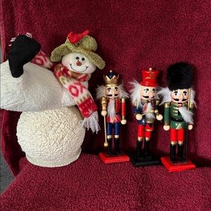 Adorable snowman sitting atop a Hugh snow ball with 3 nutcracker figurines!!